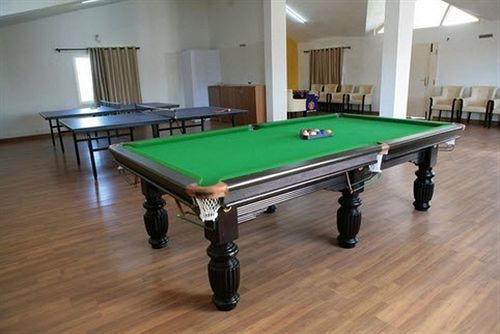 Deccan Plaza Hotel - Уті Екстер'єр фото